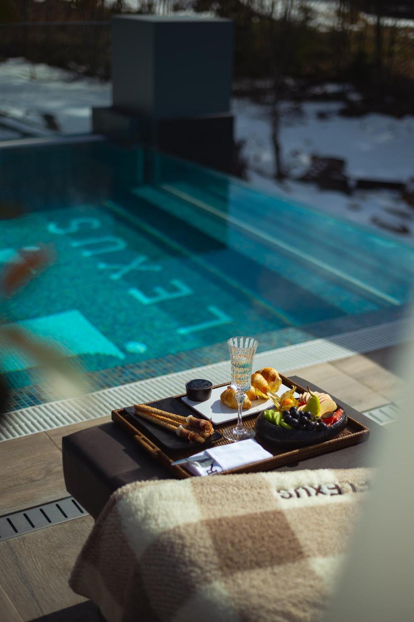 Elexus Boutique Hotell Predeal Exteriör bild